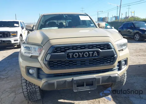 2017 Toyota Tacoma Trd Off Road z USA, uszkodzony, nr VIN 5TFDZ5BN8HX024238
